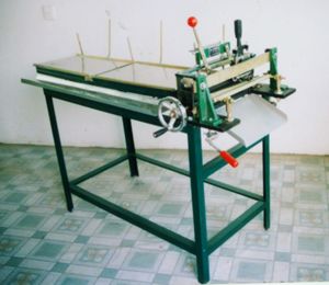 Glass tube cutting machine